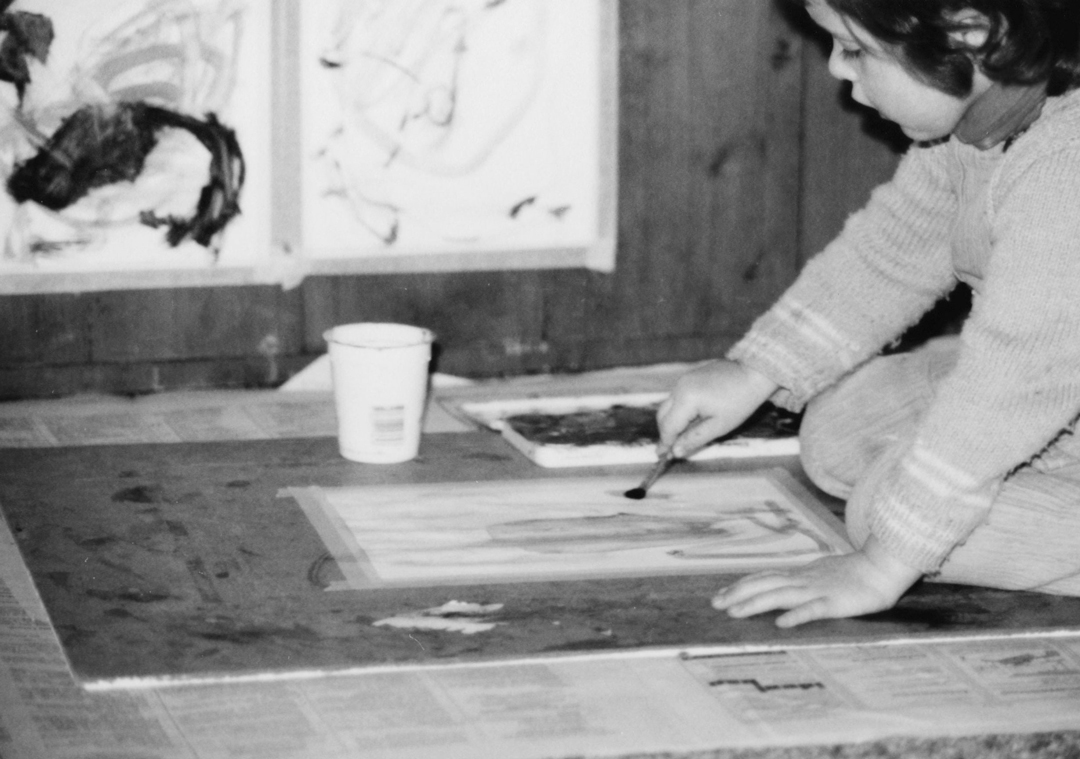 klein Rabea beim malen